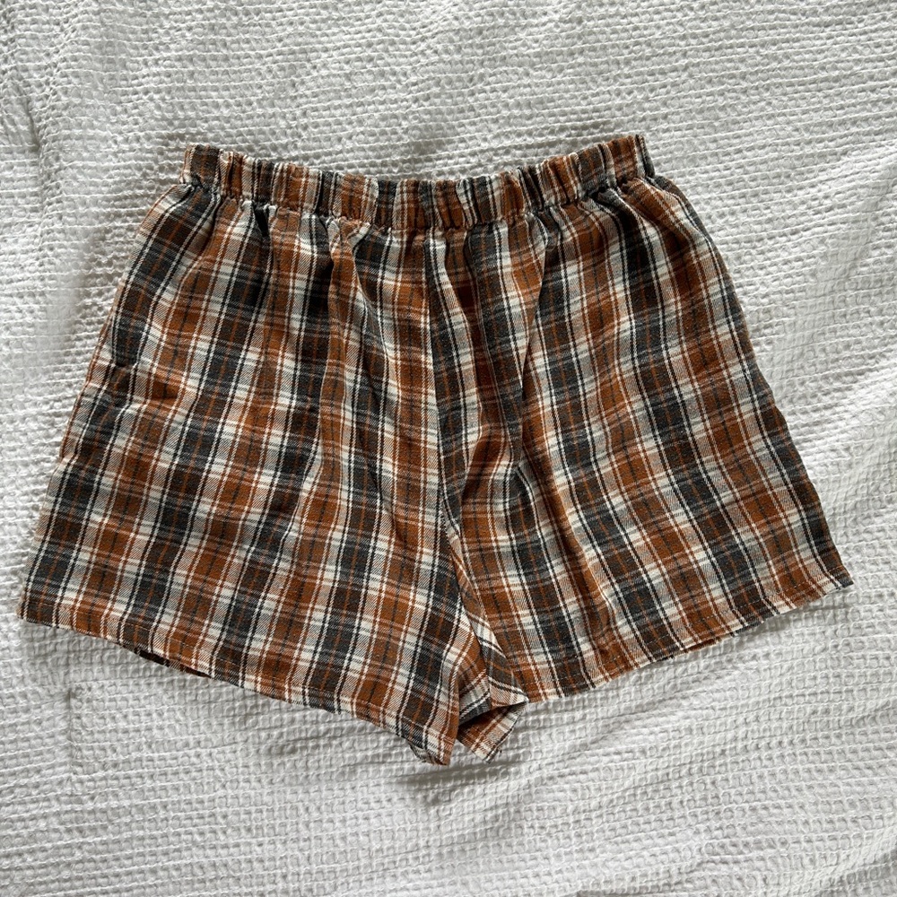 Full Tilt Plaid Women's Shorts in Brown and Gray